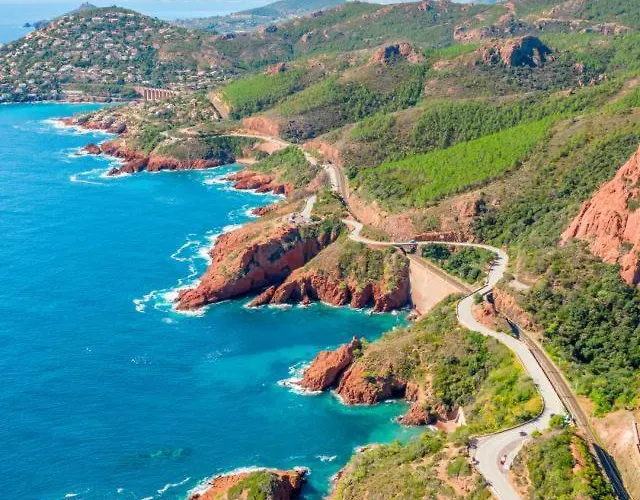 Magnifique Vue Mer - 2 Pieces Climatise Avec Terrasse A Cap Esterel *