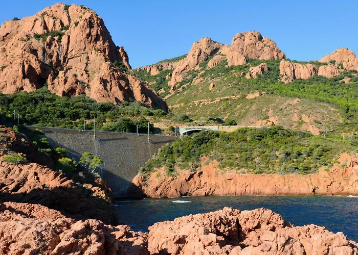 Magnifique Vue Mer - 2 Pieces Climatise Avec Terrasse A Cap Esterel *
